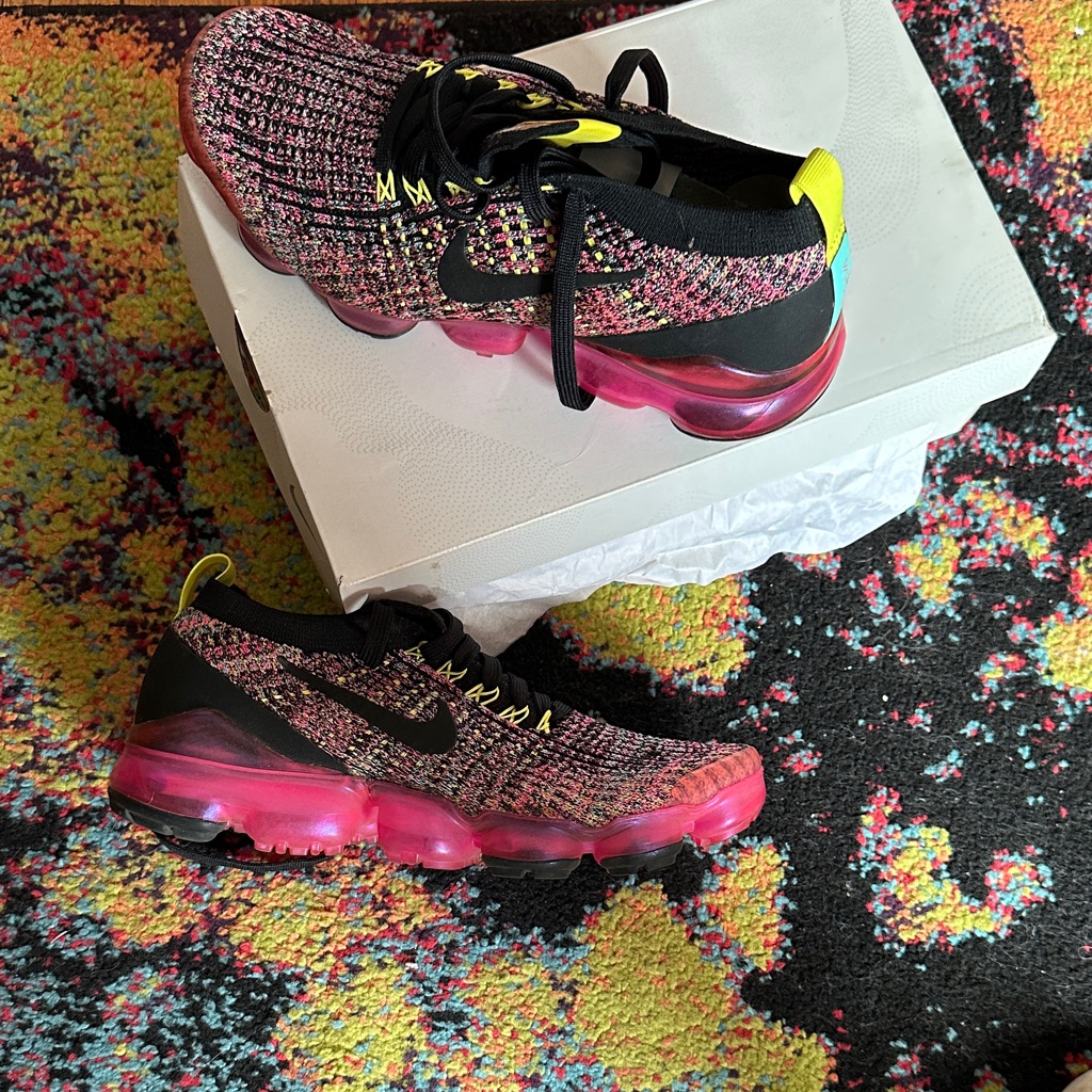 Nike Flyknit Sneakers In Pink And Black